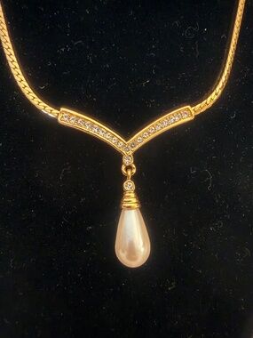 Quality  Gold Chevron Rhinestone & Teardrop Pearl Bridal Choker Necklace — 15"